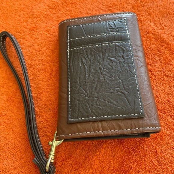 Stone Mountain brown leather wallet with strap - Picture 2 of 4